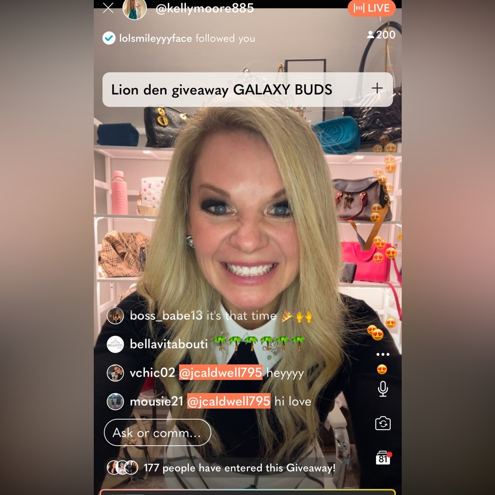 KELLY IS LIVE!!! BAGS, WALLETS, BEAUTY - Picture 10 of 12